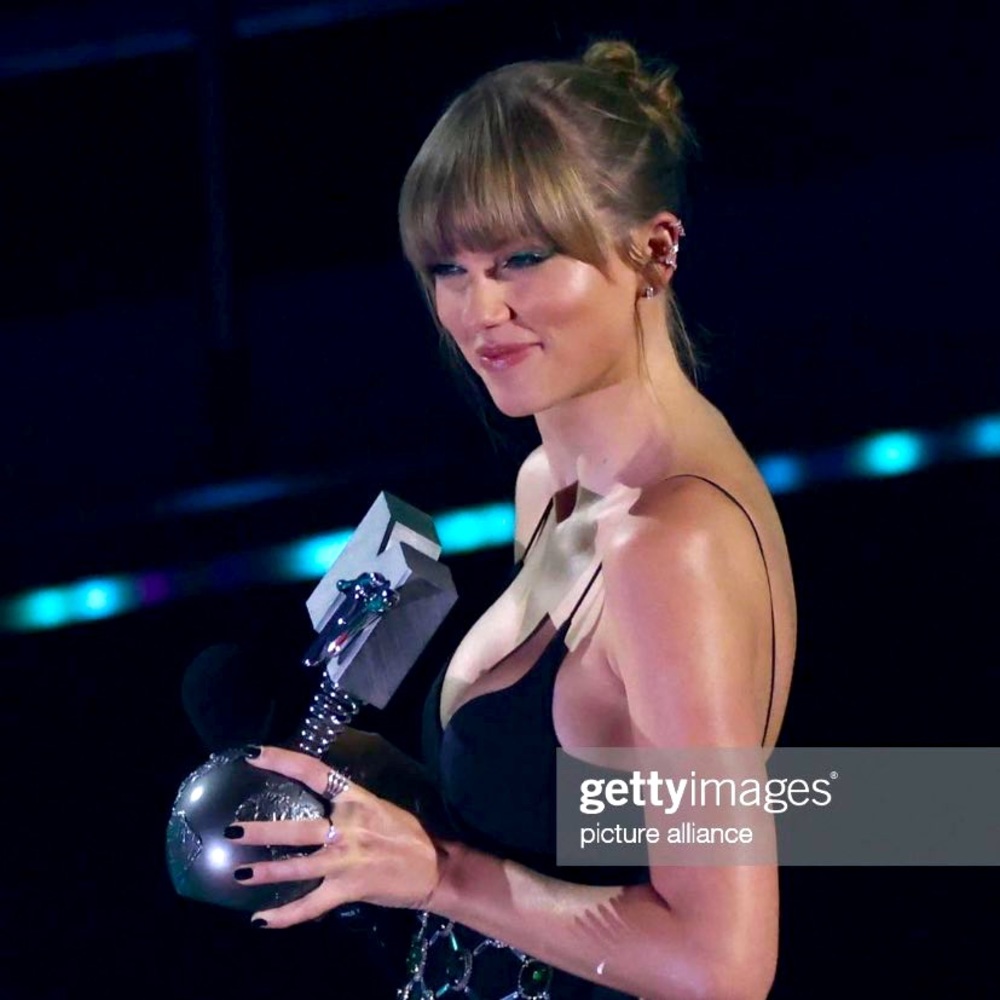 TAYLOR SWIFT ISOs!